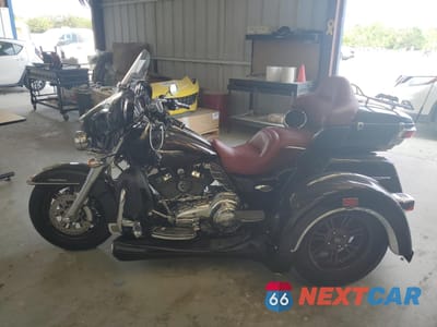 Trzecie zdjęcie samochodu z tyłu: 2014 HARLEY-DAVIDSON FLHTCUTG TRI GLIDE ULTRA VIN:1HD1MAL16EB854147 - miniatura