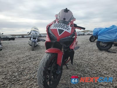 Drugie zdjęcie samochodu z przodu: 2020 HONDA CBR650 RA VIN:MLHRH0153L5100219 - miniatura