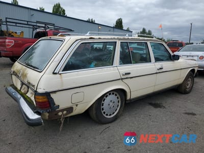 Trzecie zdjęcie samochodu z tyłu: 1982 MERCEDES-BENZ 300 TDT VIN:WDBAB93A8CN011633 - miniatura