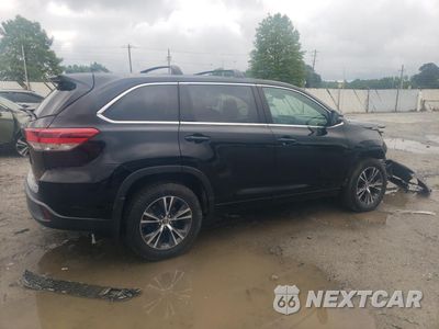 Trzecie zdjęcie samochodu z tyłu: 2018 TOYOTA HIGHLANDER LE VIN:5TDBZRFH7JS852053 - miniatura