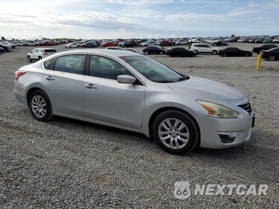 Czwarte zdjęcie samochodu z boku: 2015 NISSAN ALTIMA 2.5 VIN:1N4AL3AP2FC194133 - miniatura