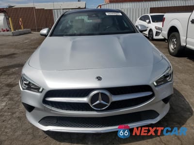 Piąte zdjęcie samochodu w środku: 2022 MERCEDES-BENZ CLA 250 VIN:W1K5J4GB6NN310669 - miniatura