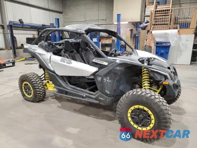 Czwarte zdjęcie samochodu z boku: 2018 CAN-AM MAVERICK X3 TURBO VIN:3JBVGAY4XJK001586 - miniatura