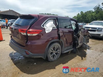 Trzecie zdjęcie samochodu z tyłu: 2019 TOYOTA HIGHLANDER LE VIN:5TDZARFHXKS052385 - miniatura