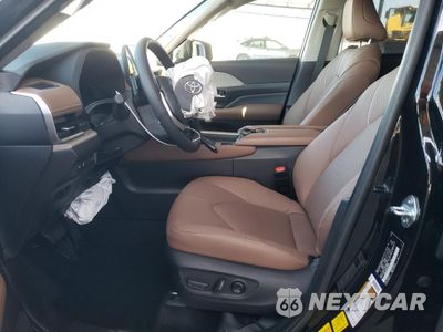 Zdjęcie 7 z 17 samochodu: 2024 TOYOTA GRAND HIGHLANDER XLE VIN:5TDAAAB58RS066645 - miniatura