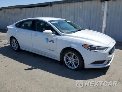 Czwarte zdjęcie samochodu z boku: 2018 FORD FUSION SE HYBRID VIN:3FA6P0LU4JR171541 - miniatura
