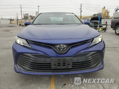 Piąte zdjęcie samochodu w środku: 2018 TOYOTA CAMRY L VIN:4T1B11HK4JU558019 - miniatura