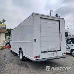 Trzecie zdjęcie samochodu z tyłu: 2017 FORD F59 VIN:1F66F5KYXH0A02393 - miniatura
