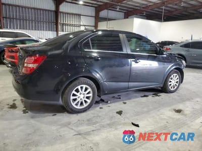 Trzecie zdjęcie samochodu z tyłu: 2020 CHEVROLET SONIC LT VIN:1G1JD5SB8L4111213 - miniatura