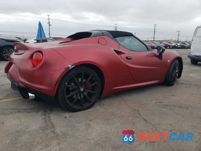 Trzecie zdjęcie samochodu z tyłu: 2015 ALFA ROMEO 4C SPIDER VIN:ZARBAAB43FM169450 - miniatura