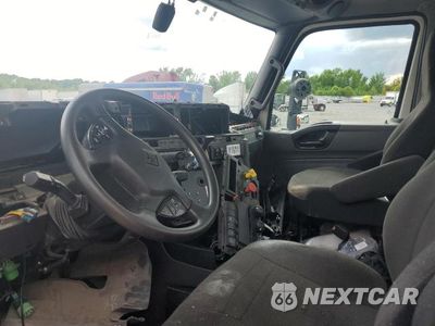 Piąte zdjęcie samochodu w środku: 2021 INTERNATIONAL RH613 SEMI TRUCK VIN:3HSDXTZN7MN157929 - miniatura