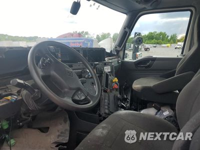 Piąte zdjęcie samochodu w środku: 2021 INTERNATIONAL RH613 SEMI TRUCK VIN:3HSDXTZN7MN157929 - miniatura