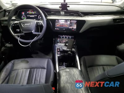 Zdjęcie 8 z 13 samochodu: 2023 AUDI E-TRON PREMIUM VIN:WA1AAAGE2PB014791 - miniatura