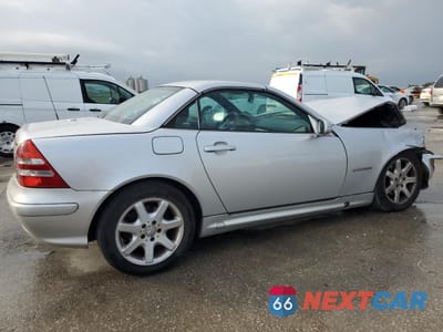 Trzecie zdjęcie samochodu z tyłu: 2001 MERCEDES-BENZ SLK 230 KOMPRESSOR VIN:WDBKK49F31F176345 - miniatura