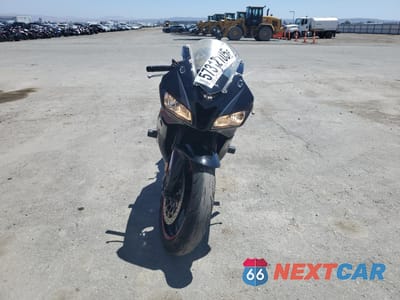 Drugie zdjęcie samochodu z przodu: 2017 HONDA CBR600 RR VIN:JH2PC40009K203170 - miniatura