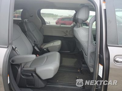 Zdjęcie 11 z 15 samochodu: 2022 TOYOTA SIENNA XLE VIN:5TDYRKEC2NS120961 - miniatura