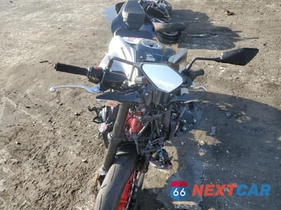 Piąte zdjęcie samochodu w środku: 2023 KAWASAKI ZR900 F VIN:ML5ZRDF11PDA59160 - miniatura