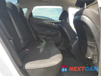 Zdjęcie 10 z 12 samochodu: 2019 KIA OPTIMA LX VIN:5XXGT4L34KG336416 - miniatura