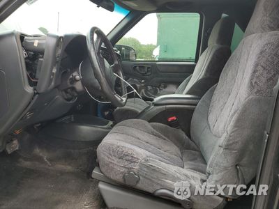 Zdjęcie 7 z 12 samochodu: 2000 GMC JIMMY VIN:1GKCS18W2YK221142 - miniatura