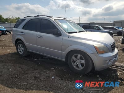 Czwarte zdjęcie samochodu z boku: 2007 KIA SORENTO EX VIN:KNDJD736775679361 - miniatura