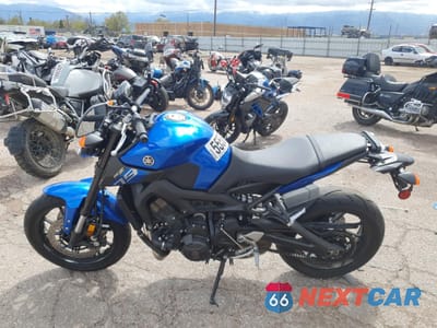Trzecie zdjęcie samochodu z tyłu: 2016 YAMAHA FZ09 VIN:JYARN33E0GA009511 - miniatura