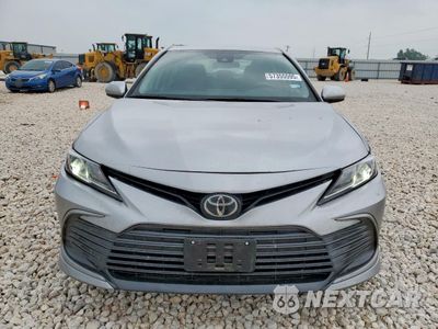 Piąte zdjęcie samochodu w środku: 2022 TOYOTA CAMRY LE VIN:4T1C11AK0NU643041 - miniatura