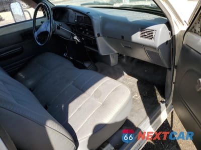 Zdjęcie 8 z 15 samochodu: 1990 TOYOTA PICKUP CAB CHASSIS SUPER LONG WHEELBAS VIN:JT5VN94T8L0017662 - miniatura