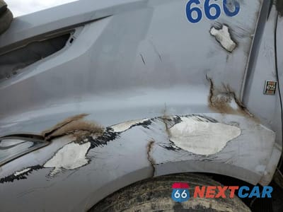 Zdjęcie 7 z 10 samochodu: 2022 VOLVO VNL VIN:4V4NC9EH8NN288574 - miniatura