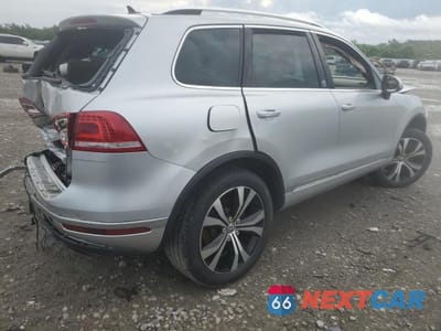 Trzecie zdjęcie samochodu z tyłu: 2017 VOLKSWAGEN TOUAREG VIN:WVGRF7BP2HD001093 - miniatura