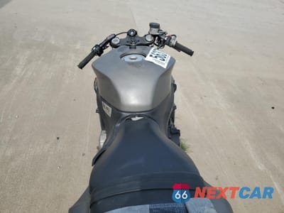 Zdjęcie 6 z 8 samochodu: 2007 HONDA CBR600 RR VIN:JH2PC40047M007217 - miniatura