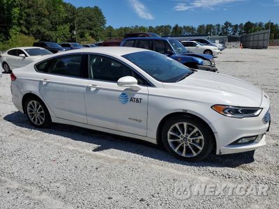 Czwarte zdjęcie samochodu z boku: 2017 FORD FUSION SE HYBRID VIN:3FA6P0LU4HR409639 - miniatura