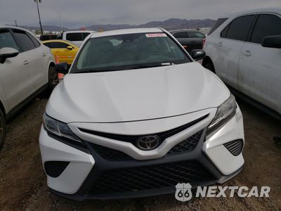 Piąte zdjęcie samochodu w środku: 2019 TOYOTA CAMRY L VIN:4T1B11HK1KU257693 - miniatura