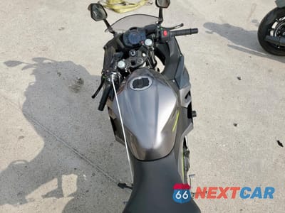 Zdjęcie 6 z 10 samochodu: 2021 KAWASAKI EX400 VIN:JKAEXKG10MDAD3230 - miniatura