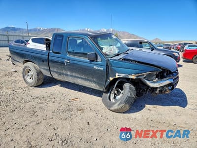 Czwarte zdjęcie samochodu z boku: 1999 NISSAN FRONTIER XE-V6 VIN:1N6ED26Y7XC324359 - miniatura