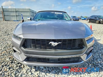 Piąte zdjęcie samochodu w środku: 2026 FORD MUSTANG VIN:1FAGP8UH5T5108717 - miniatura