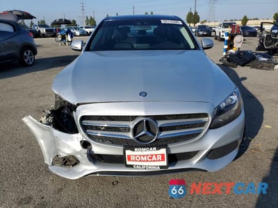 Piąte zdjęcie samochodu w środku: 2016 MERCEDES-BENZ C 300 4MATIC VIN:55SWF4KB4GU146748 - miniatura