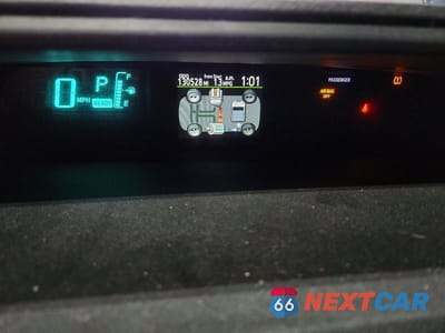 Zdjęcie 9 z 12 samochodu: 2013 TOYOTA PRIUS C TWO VIN:JTDKDTB36D1536988 - miniatura