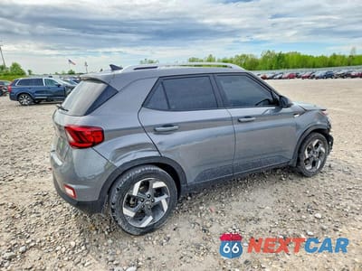 Trzecie zdjęcie samochodu z tyłu: 2021 HYUNDAI VENUE SEL VIN:KMHRC8A32MU088646 - miniatura