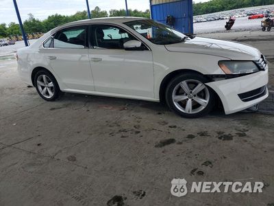 Czwarte zdjęcie samochodu z boku: 2013 VOLKSWAGEN PASSAT SE VIN:1VWBP7A31DC096003 - miniatura