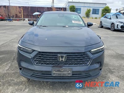 Piąte zdjęcie samochodu w środku: 2023 HONDA ACCORD LX VIN:1HGCY1F25PA033781 - miniatura