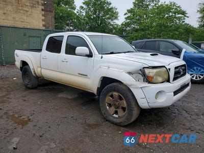 Czwarte zdjęcie samochodu z boku: 2005 TOYOTA TACOMA DOUBLE CAB LONG BED VIN:5TEMU52N15Z117184 - miniatura