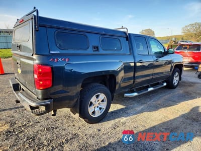Trzecie zdjęcie samochodu z tyłu: 2018 CHEVROLET SILVERADO K1500 LT VIN:1GCVKREC1JZ318696 - miniatura