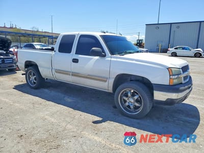 Czwarte zdjęcie samochodu z boku: 2005 CHEVROLET SILVERADO C1500 VIN:2GCEC19T051268803 - miniatura