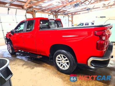Drugie zdjęcie samochodu z przodu: 2020 CHEVROLET SILVERADO K1500 LT VIN:1GCRYDED7LZ262990 - miniatura