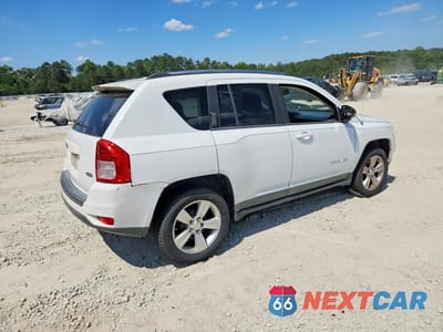 Trzecie zdjęcie samochodu z tyłu: 2011 JEEP COMPASS SPORT VIN:1J4NT1FB1BD260778 - miniatura