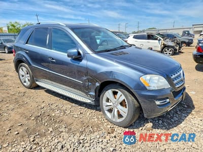 Czwarte zdjęcie samochodu z boku: 2011 MERCEDES-BENZ ML 350 4MATIC VIN:4JGBB8GB4BA730902 - miniatura
