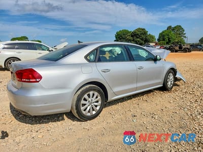 Trzecie zdjęcie samochodu z tyłu: 2015 VOLKSWAGEN PASSAT S VIN:1VWAT7A34FC017191 - miniatura