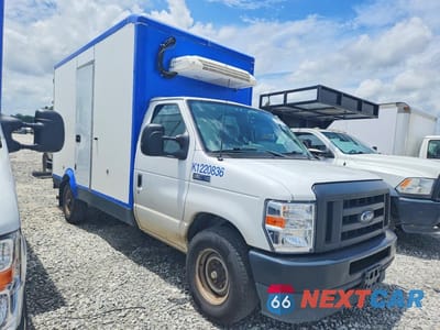 Czwarte zdjęcie samochodu z boku: 2023 FORD E-350 REFRIGERATED BOX TRUCK VIN:1FDWE3FK7PDD08531 - miniatura