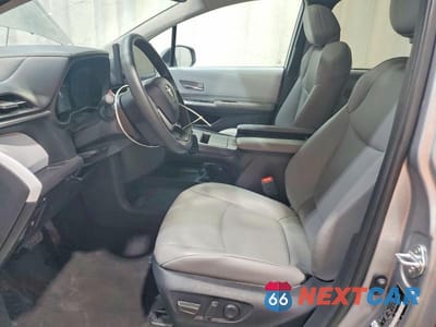 Zdjęcie 7 z 13 samochodu: 2025 TOYOTA SIENNA XLE 8-PASSENGER VIN:5TDYRKEC1SS243923 - miniatura