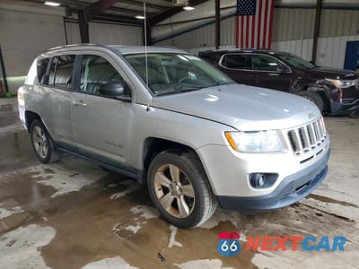 Czwarte zdjęcie samochodu z boku: 2011 JEEP COMPASS SPORT VIN:1J4NF1FB0BD282651 - miniatura